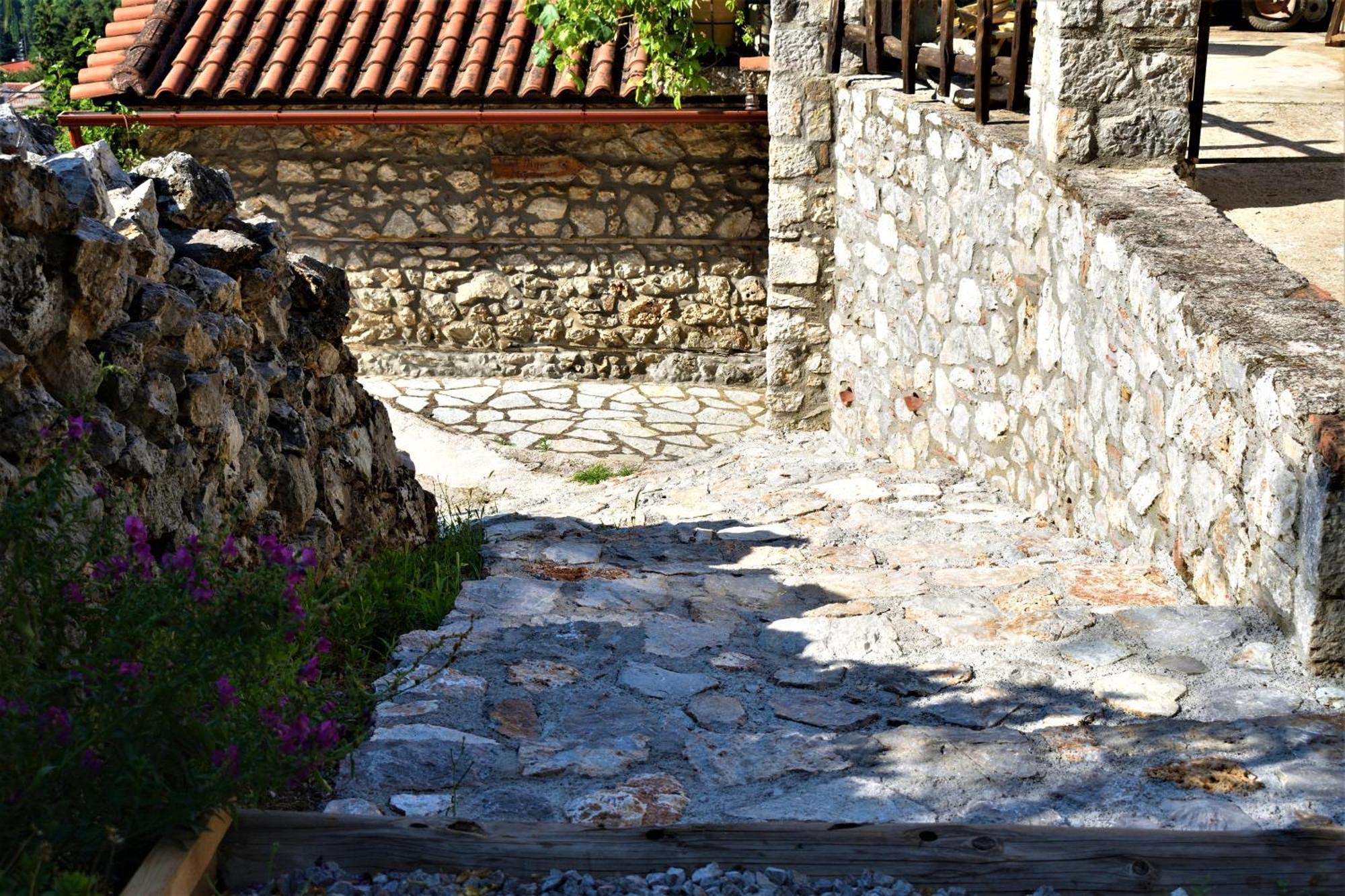 Μικρή Πέτρινη Μεζονέτα Βίλα Λιλαία Εξωτερικό φωτογραφία