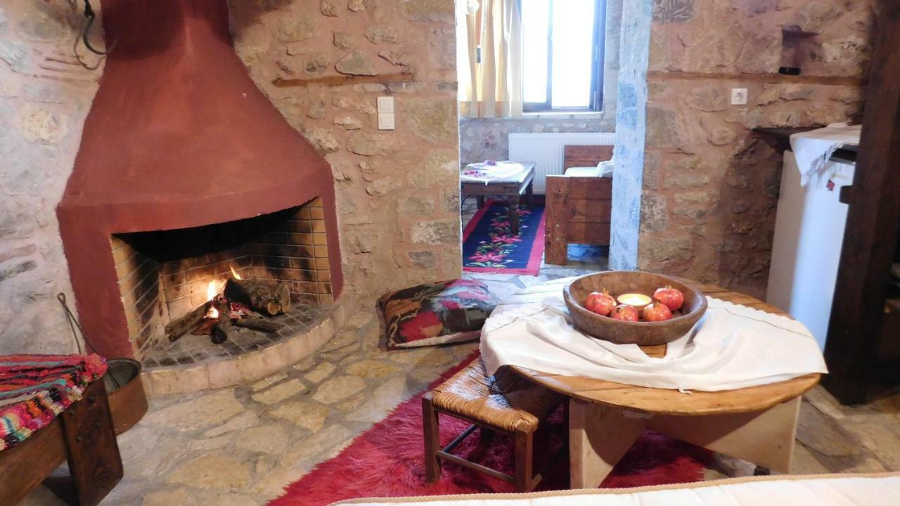 Μικρή Πέτρινη Μεζονέτα Βίλα Λιλαία Εξωτερικό φωτογραφία
